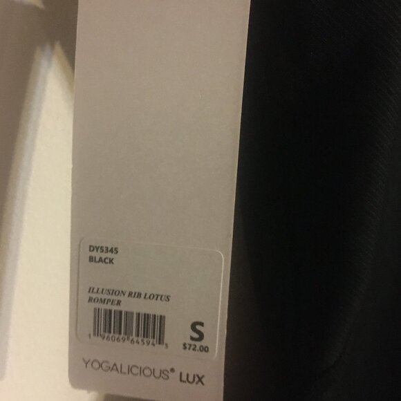 SAGE Collective Athleisure Romper Size Small NWT - Picture 3 of 3